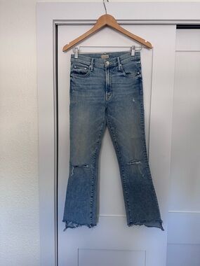 MOTHER The Insider Crop Step Chew in Drinking By The Pool